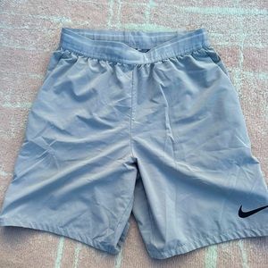 Nike Shorts Men’s Gray Size Medium